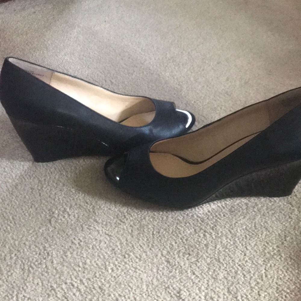 Black wedges